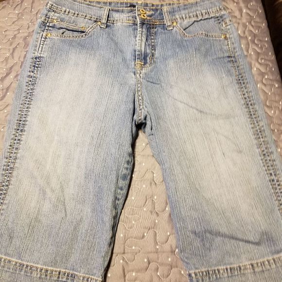 Bandolino bermuda jean shorts size 8 - Picture 1 of 4